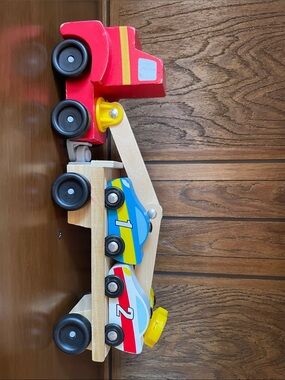 Melissa & Doug Magnetic Car Loader Wooden Toy Set with 4 Toy Cars